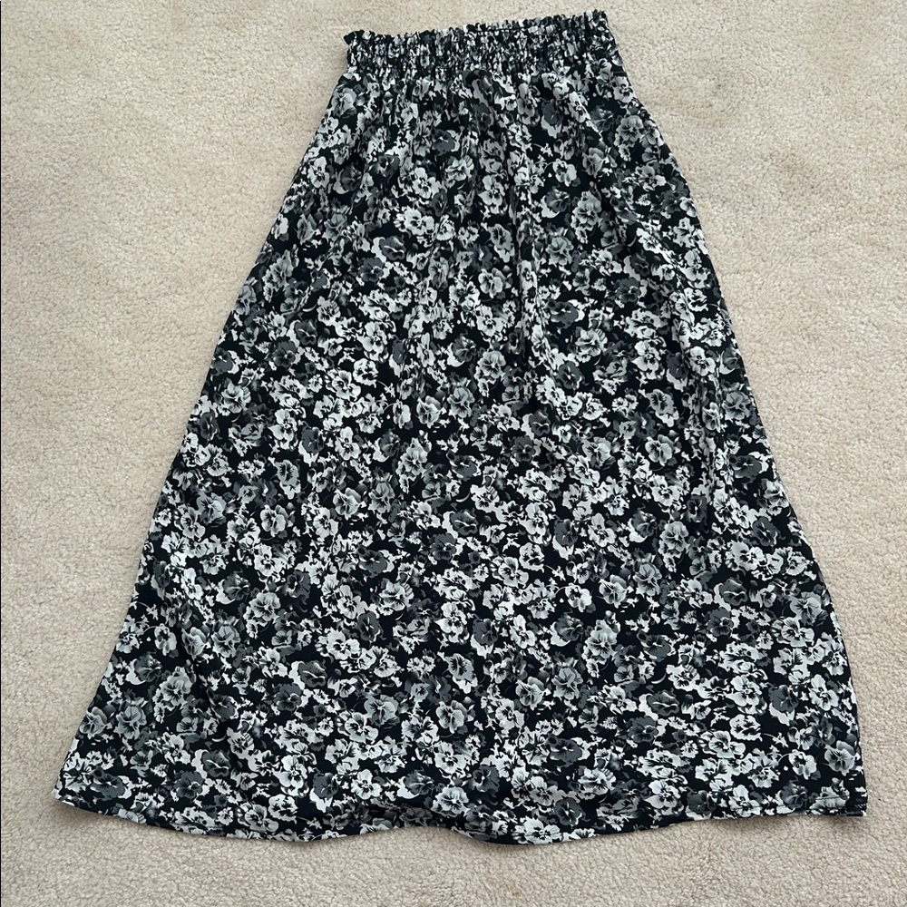 Denver Hayes Black and White Floral Maxi Skirt - Size M
